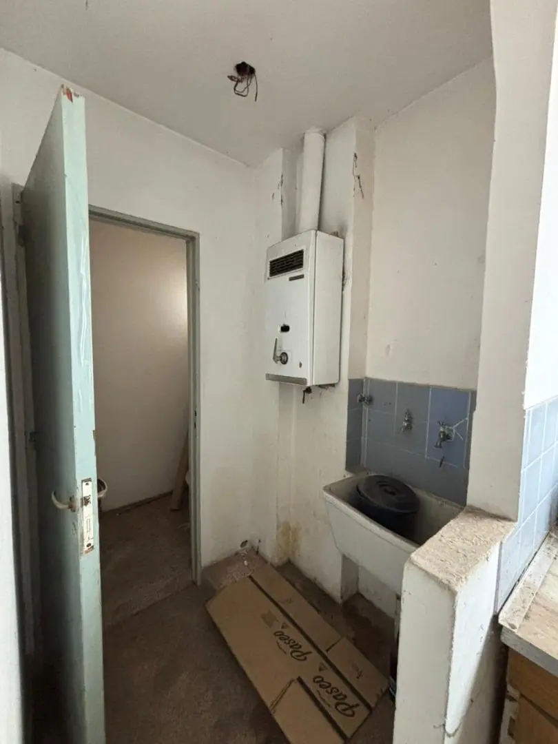 VENTA AMPLIO DEPTO 2 DORMITORIOS A RESTAURAR 3