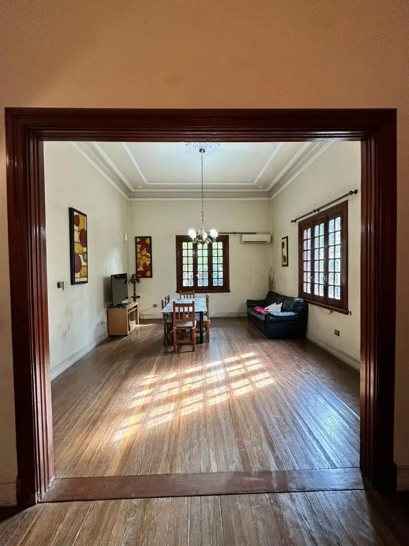 CASA EN VENTA DE ESTILO CON 3 DORMITORIOS COCHERA Y PATIO 5