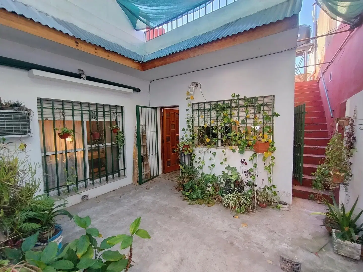 CASA INTERNA UNICA EN VENTA EN DEAN FUNES AL 500:IMPECABLE 2