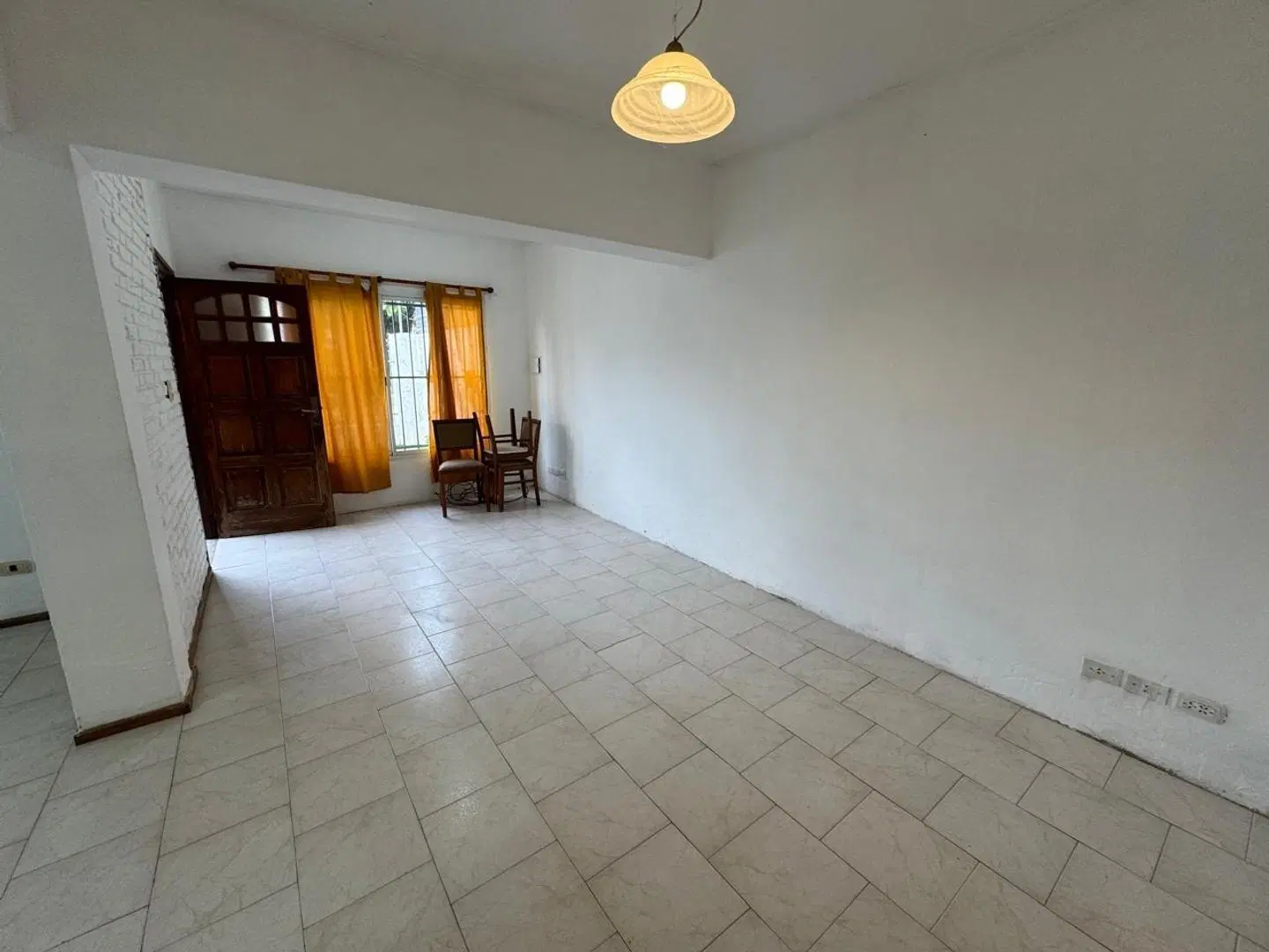 VENTA CASA CON COCHERA A PASOS DEL RIO .Granadero Baigorria 2