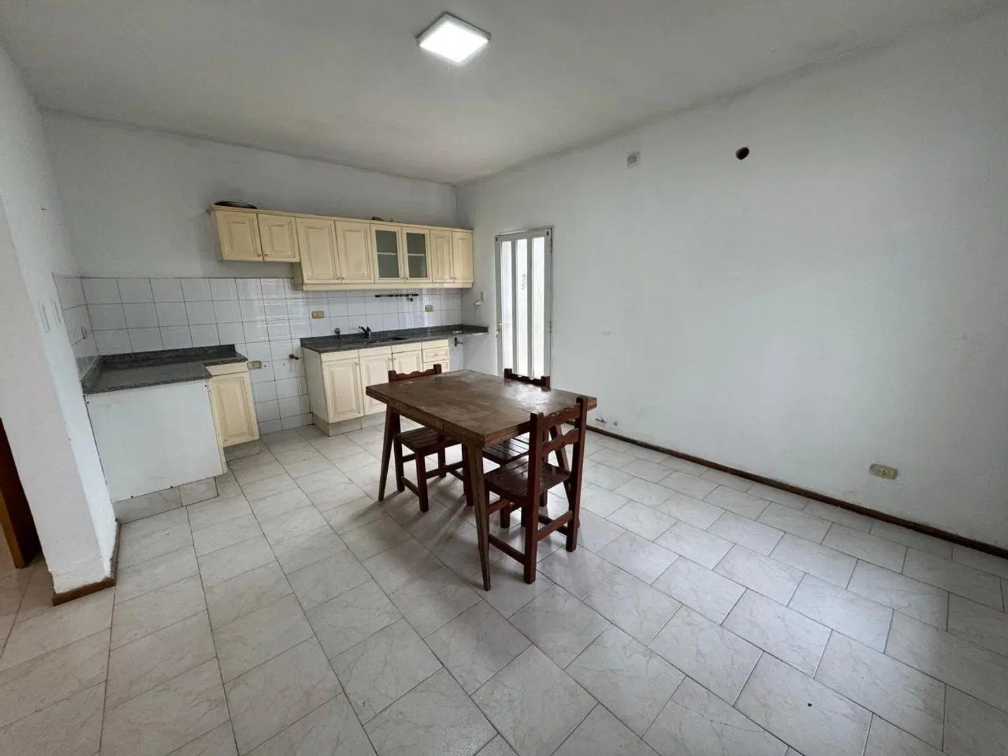 VENTA CASA CON COCHERA A PASOS DEL RIO .Granadero Baigorria 3