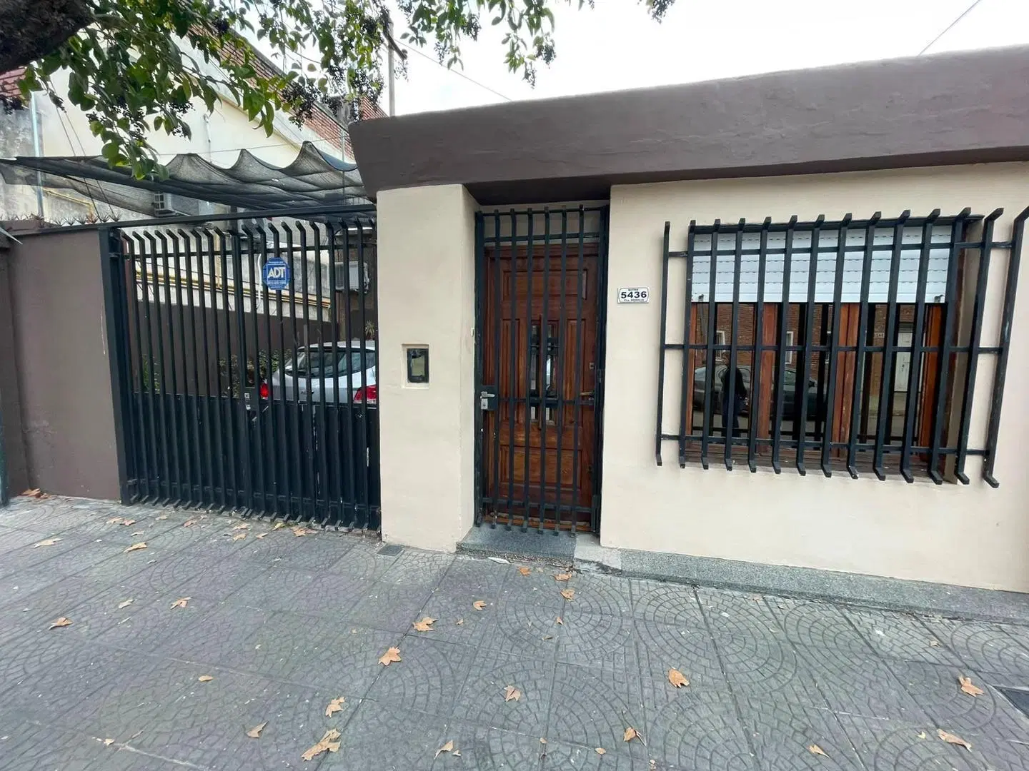 CASA A LA VENTA CON COCHERA, PISCINA, PATIO Y QUINCHO 4