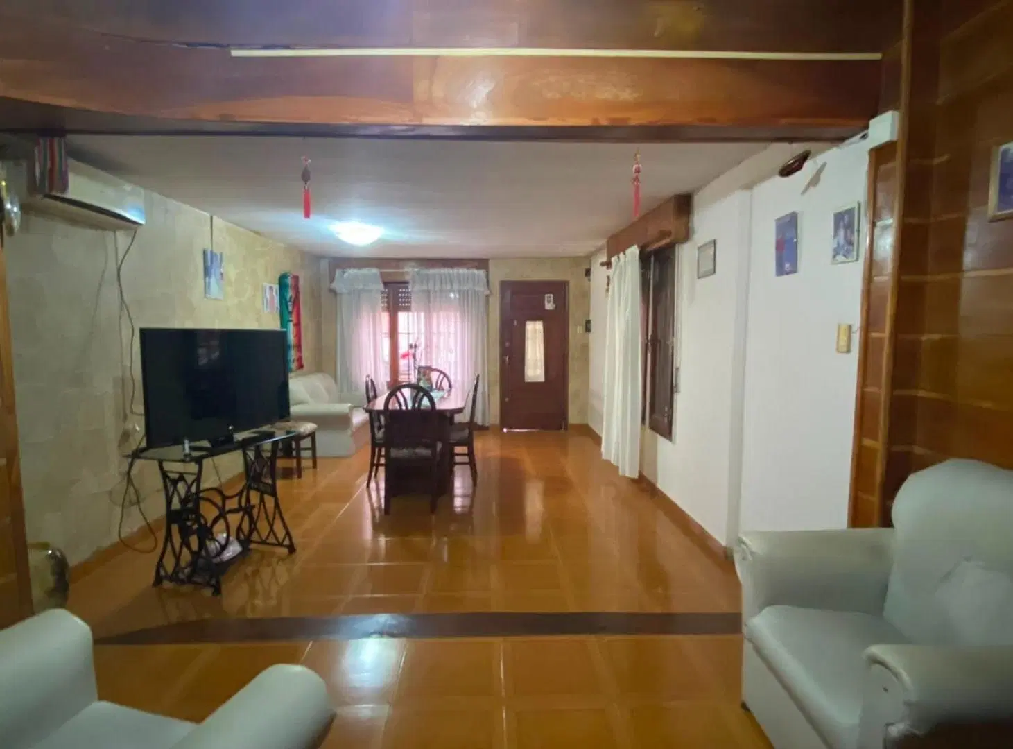 CASA A LA VENTA CON COCHERA, PISCINA, PATIO Y QUINCHO 3