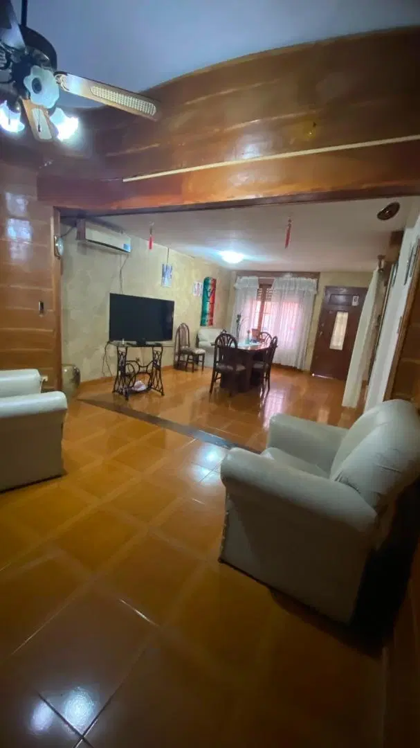 CASA A LA VENTA CON COCHERA, PISCINA, PATIO Y QUINCHO 8