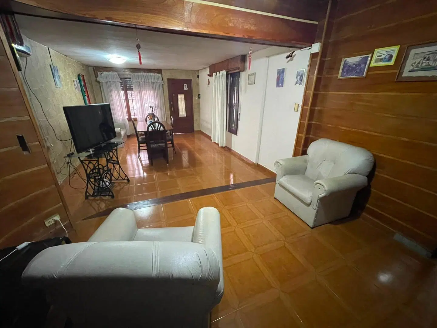 CASA A LA VENTA CON COCHERA, PISCINA, PATIO Y QUINCHO 2