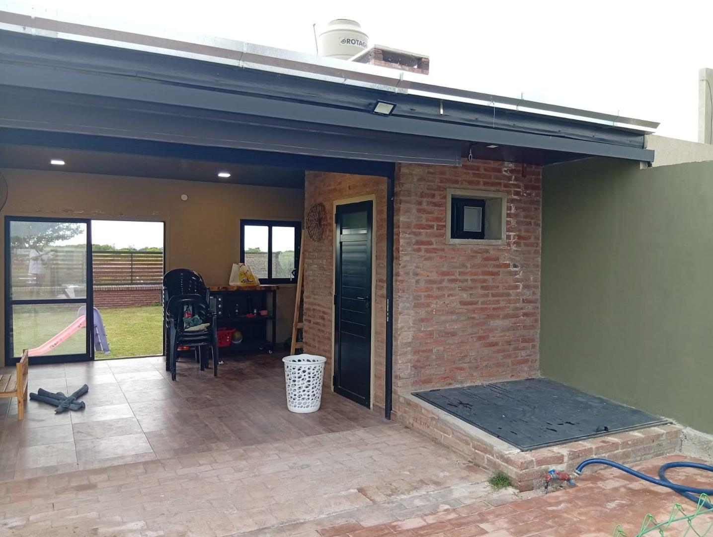 Foto de QUINCHO EN VENTA, BAÑO Y PISCINA LOTE DE 300M2 EN LA TOSCANA, imagen 1