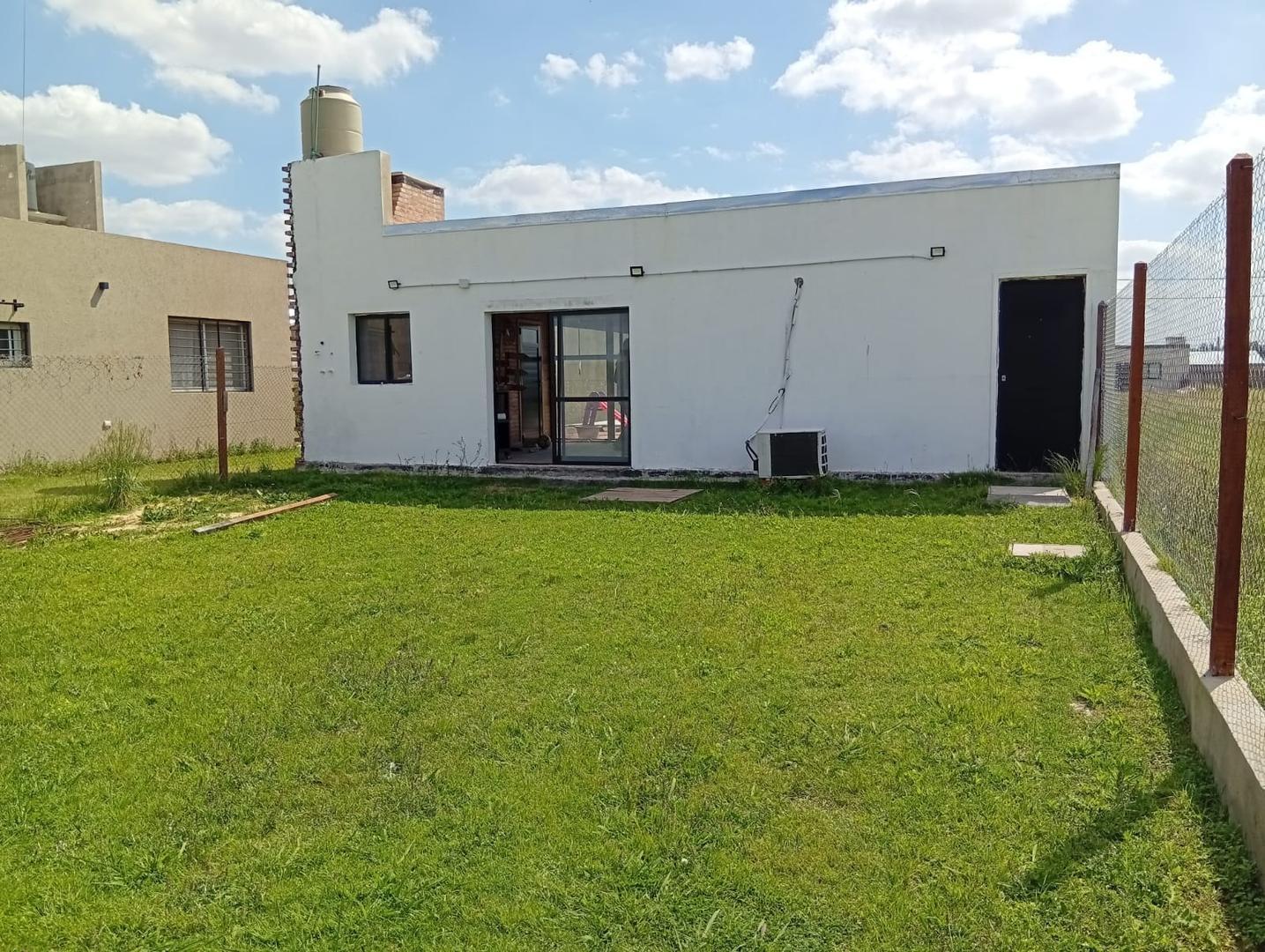 Foto de QUINCHO EN VENTA, BAÑO Y PISCINA LOTE DE 300M2 EN LA TOSCANA, imagen 2