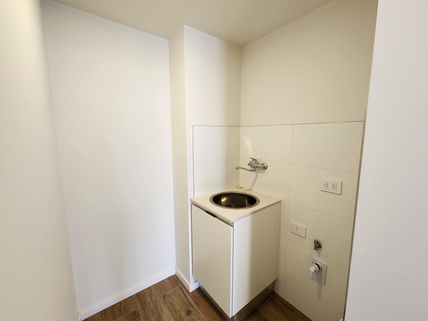 Foto de ALQUILER DEPARTAMENTO 2 DORMITORIOS CON COCHERA EN ABASTO, imagen 5