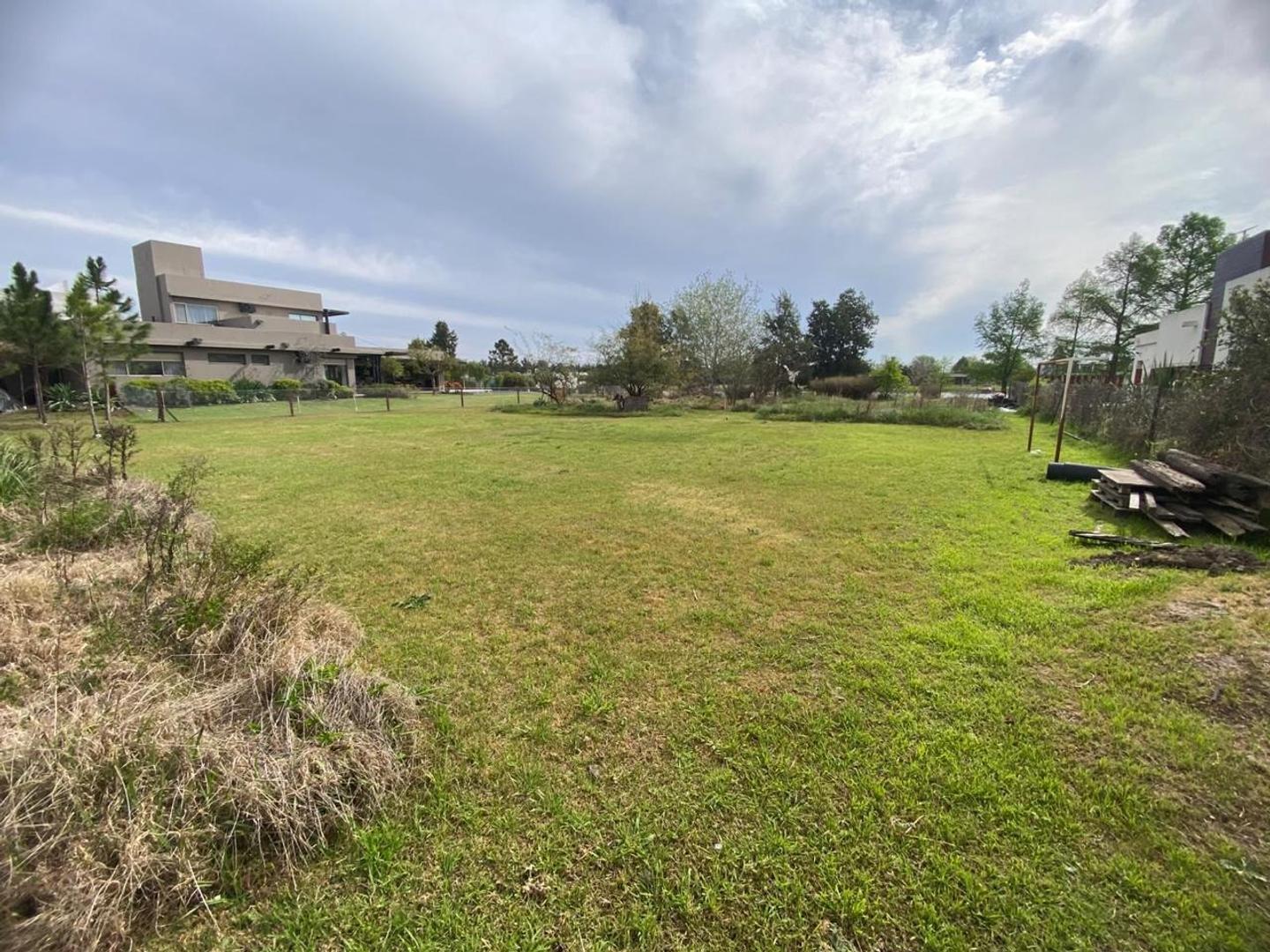Foto de TERRENO EN VENTA EN PUERTO ROLDAN MAS DE 1500M2 SOBRE LAGO, imagen 1