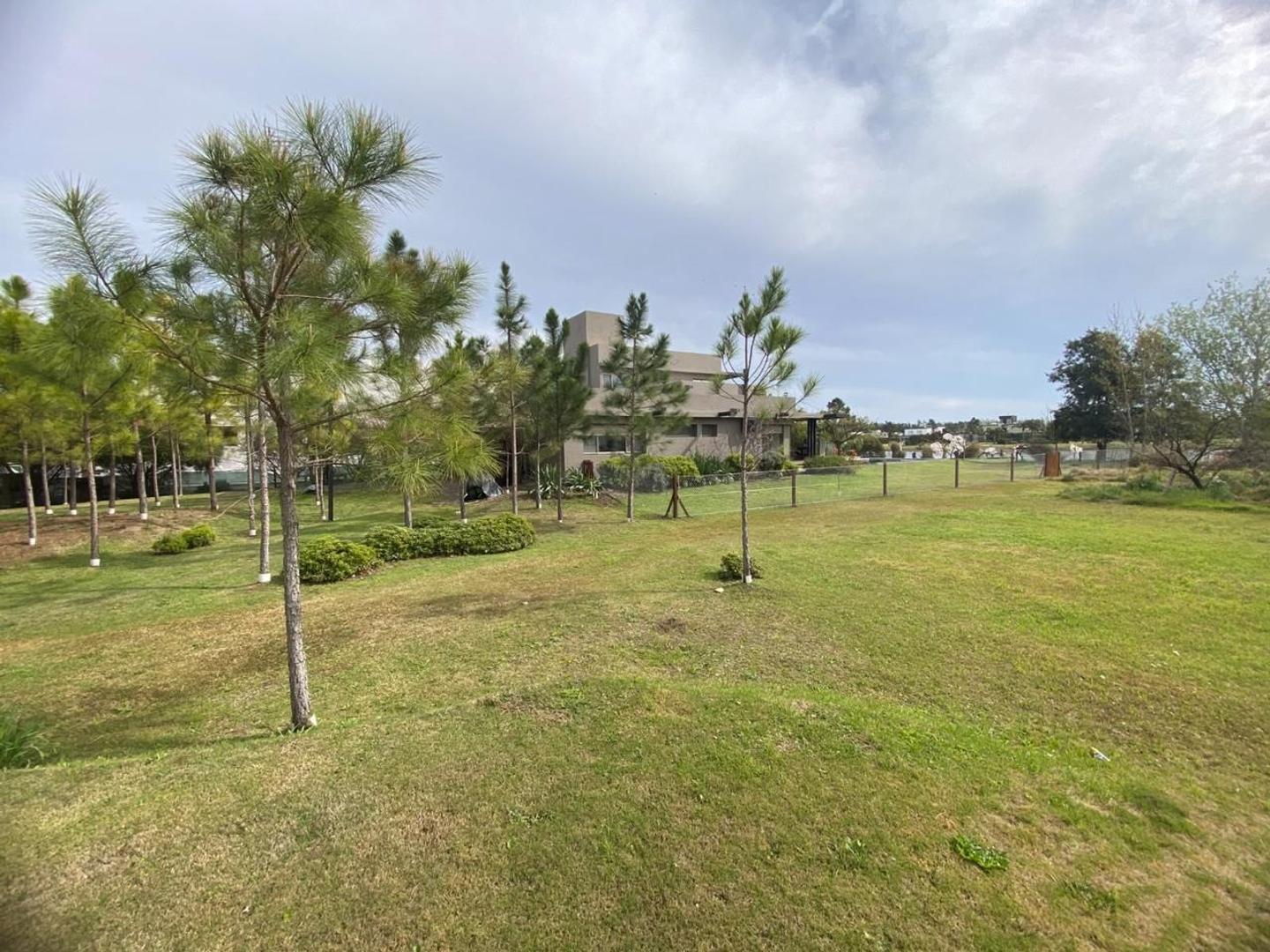 Foto de TERRENO EN VENTA EN PUERTO ROLDAN MAS DE 1500M2 SOBRE LAGO, imagen 2