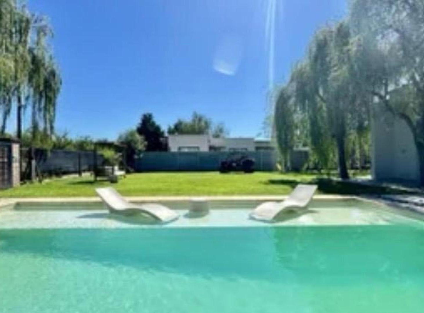 Foto de VENTA DE CASA EN ROLDAN MODERNA 2 DORMITORIOS Y PISCINA, imagen 1