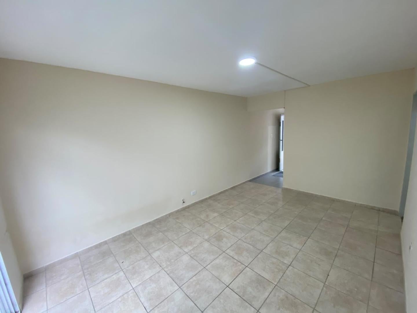 Foto de EN VENTA CASA 3 DORMITORIOS CON COCHERA, PATIO Y QUINCHO, imagen 1
