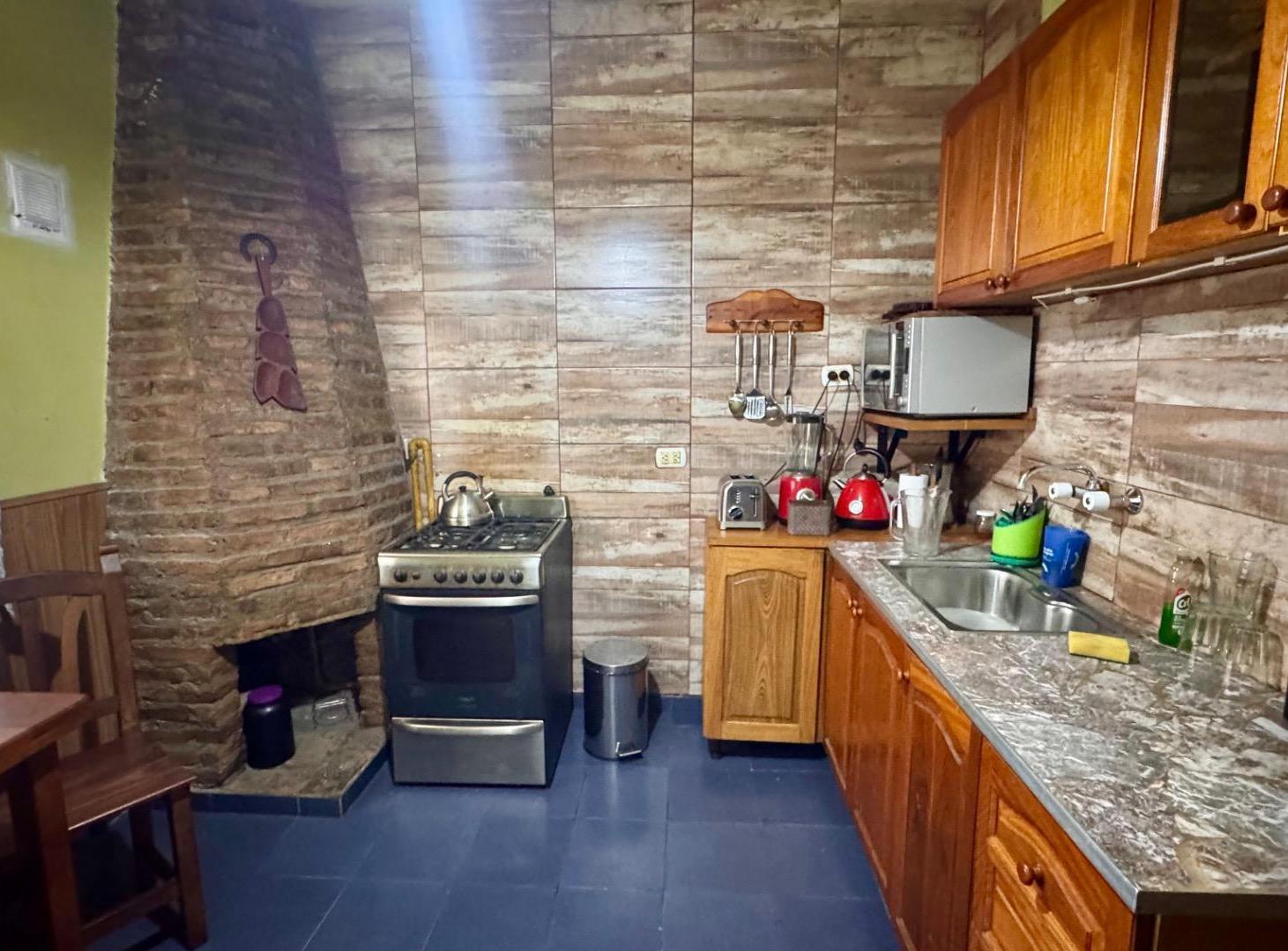 Foto de VENTA CASA 2 DORMITORIOS CON PATIO Y COCHERA, imagen 5