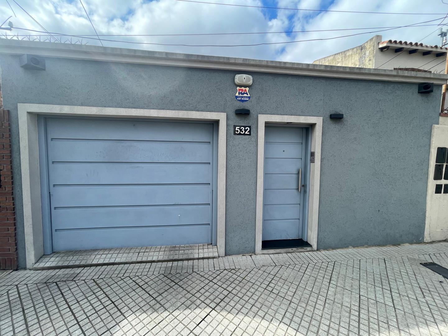 Foto de CASA EN VENTA DE 2 DORMITORIOS PATIO Y COCHERA APTA CREDITO, imagen 1
