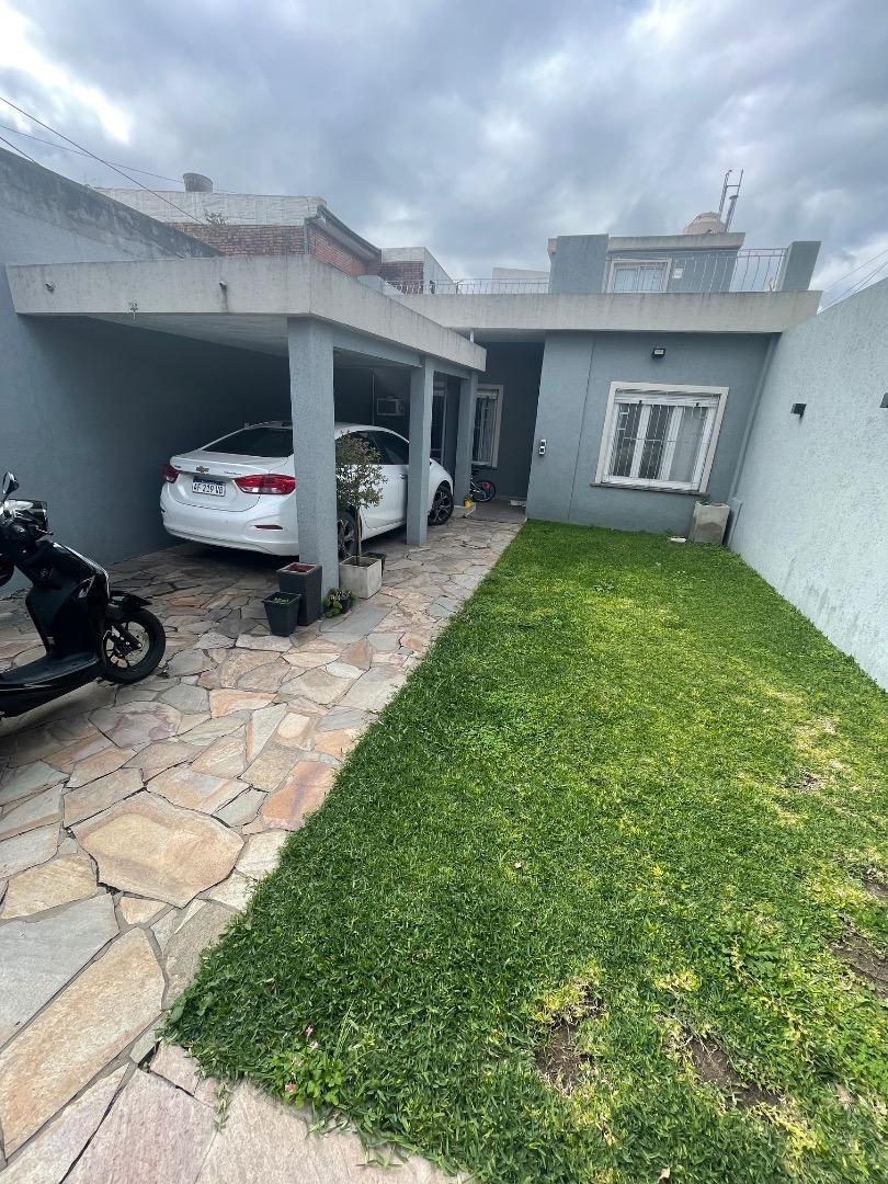 Foto de CASA EN VENTA DE 2 DORMITORIOS PATIO Y COCHERA APTA CREDITO, imagen 5