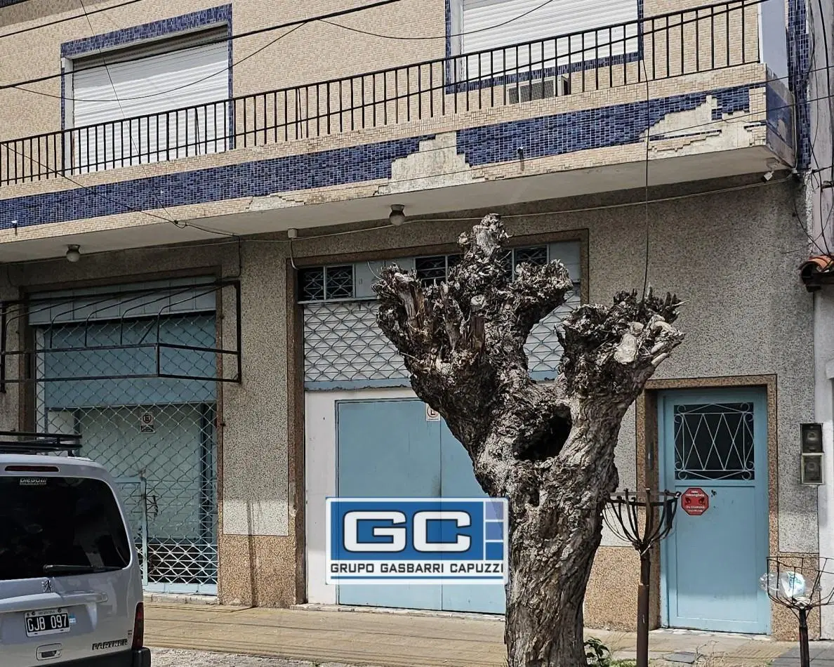 Casa Con Locales en Venta Moron Sobre Lote Propio Zona Comercial 2