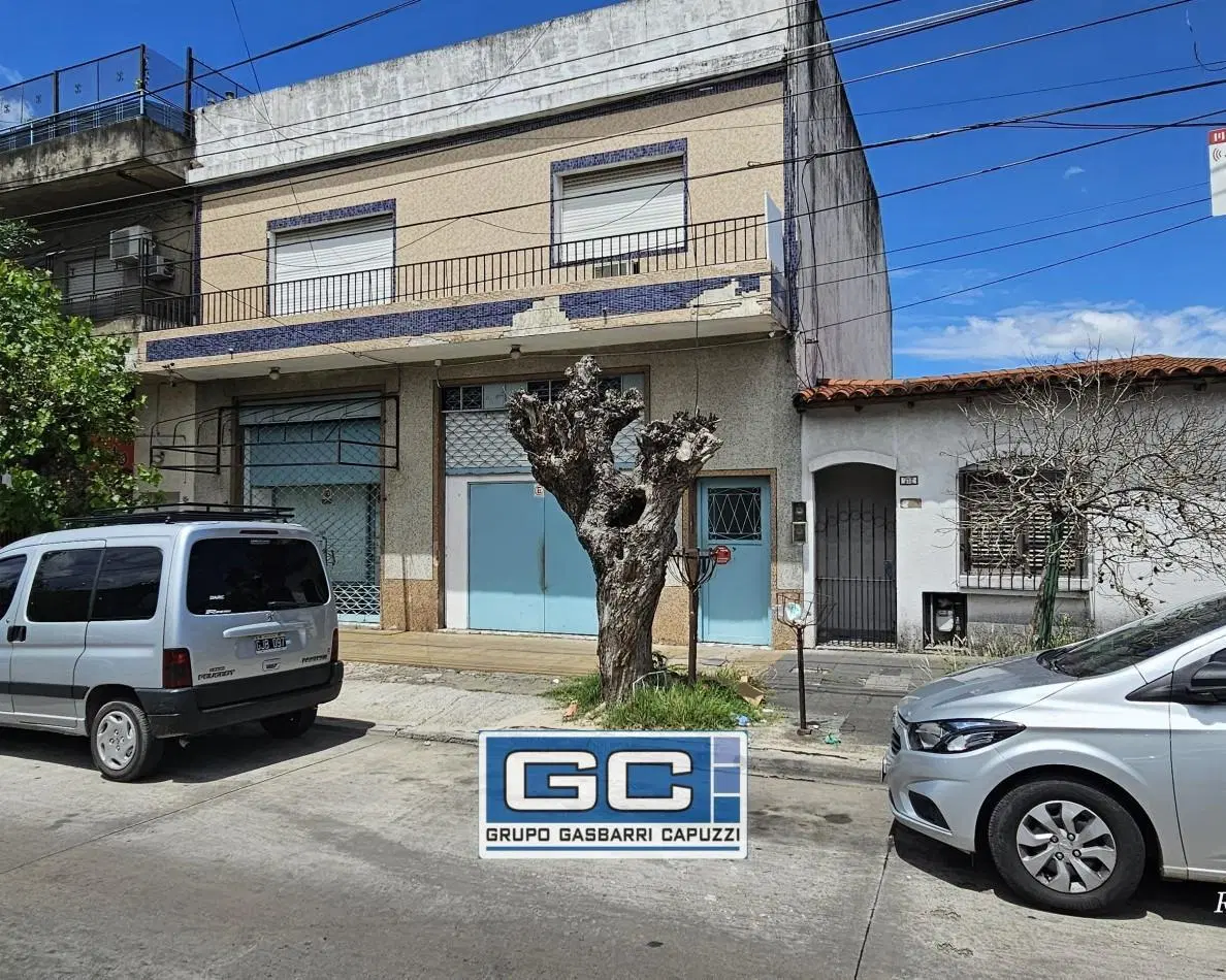 Casa Con Locales en Venta Moron Sobre Lote Propio Zona Comercial 4