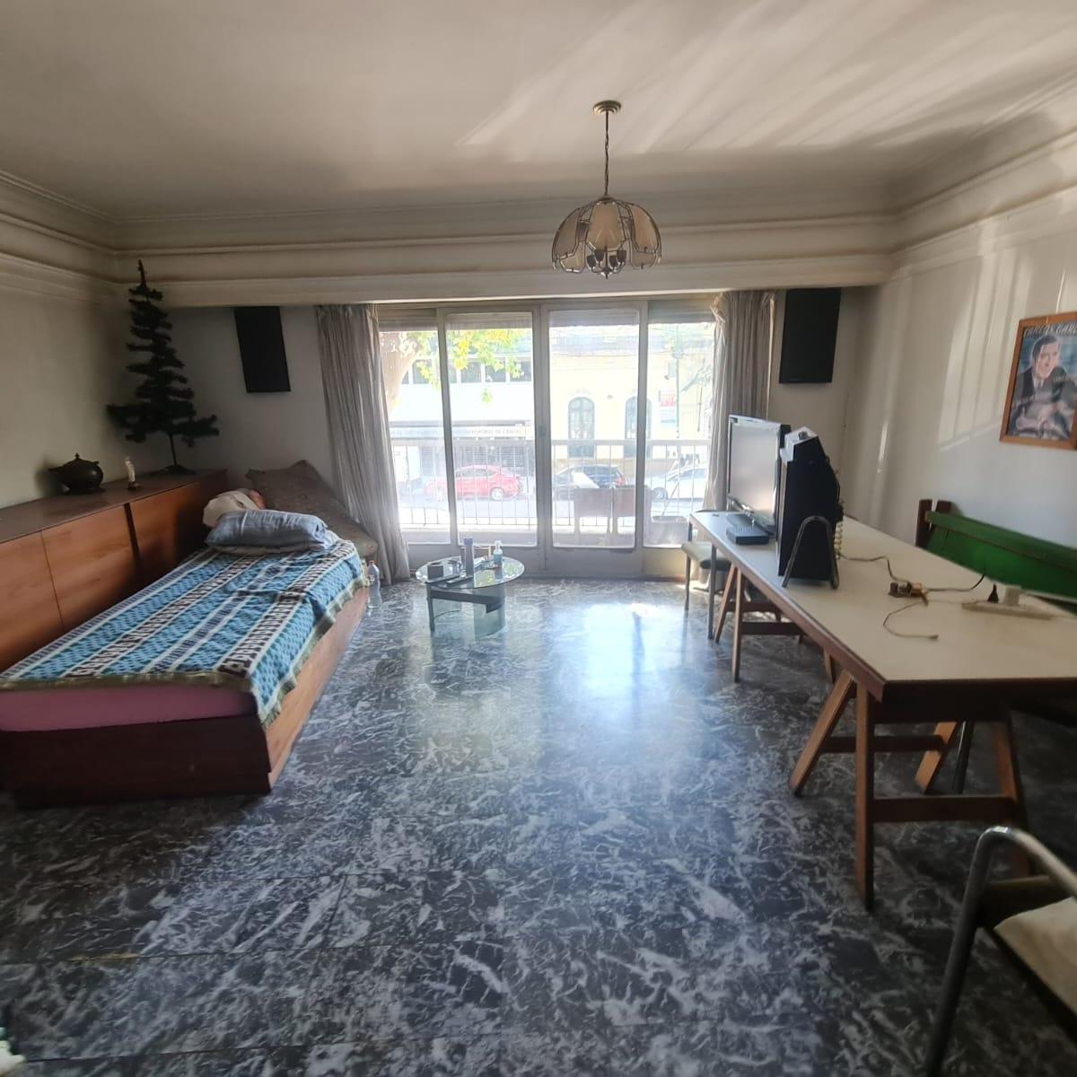 Casa en Venta 3 Dorm. + Consultorio + Jardin + Pileta + Cochera y Dependencia 1