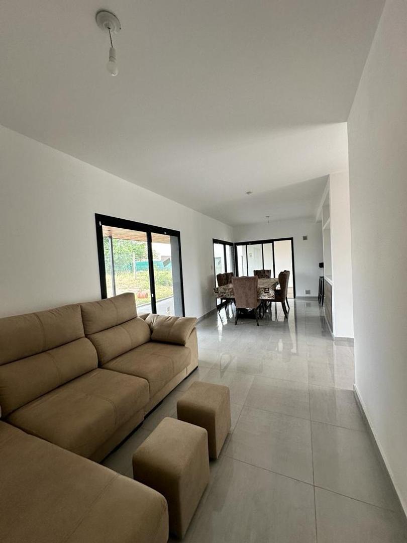 Foto de CASA 3 DORMITORIOS EN VENTA B° TEJAS 4, imagen 3