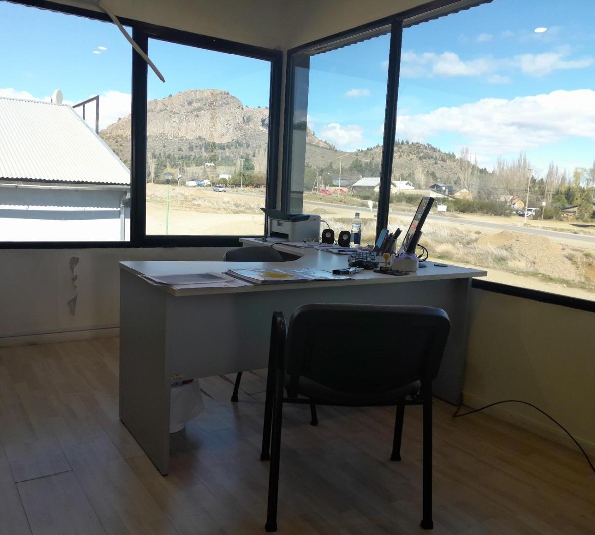 Amplio Galpón en Venta en Dina Huapi con Showroom, Depósito 3