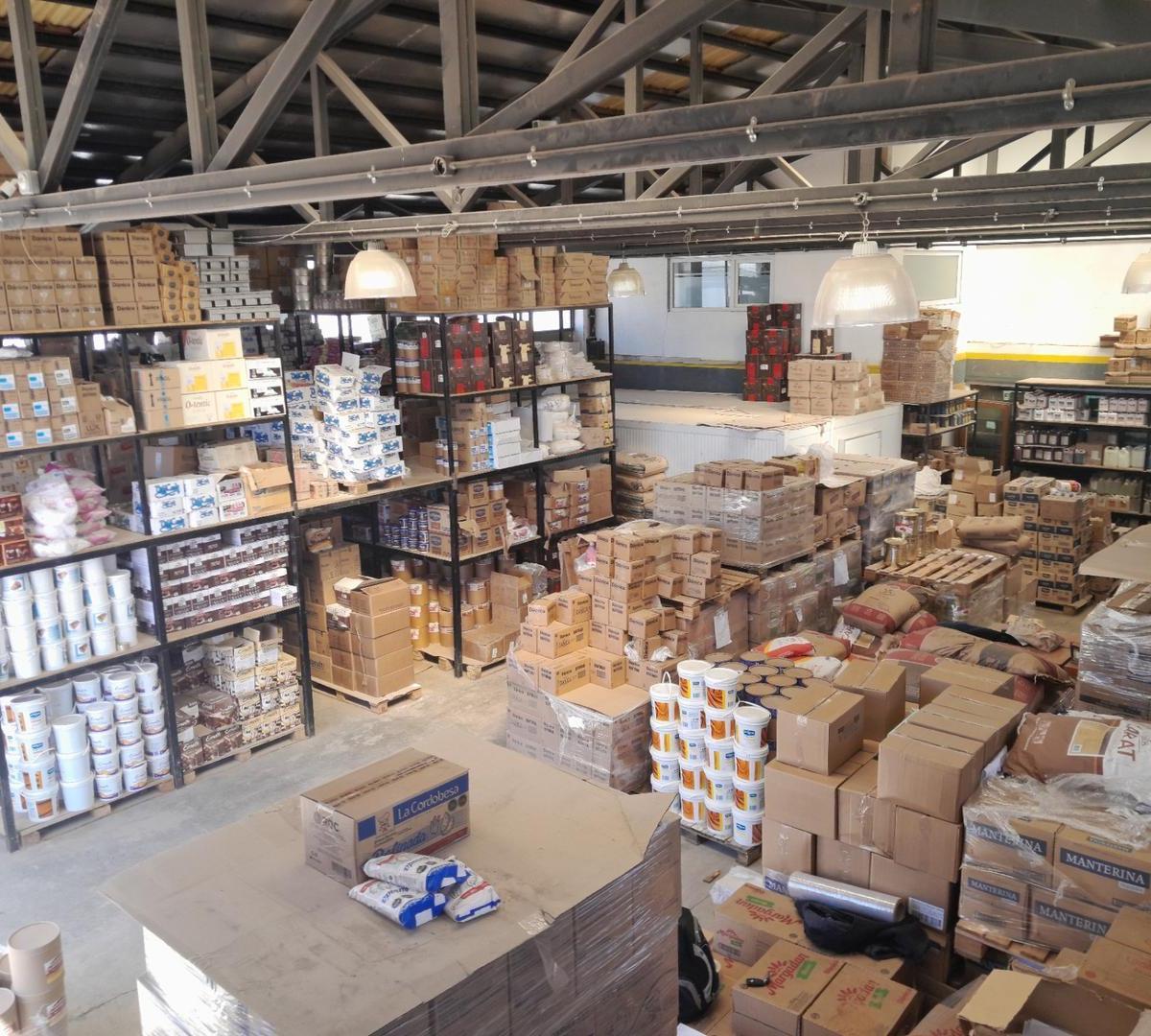 Amplio Galpón en Venta en Dina Huapi con Showroom, Depósito 4