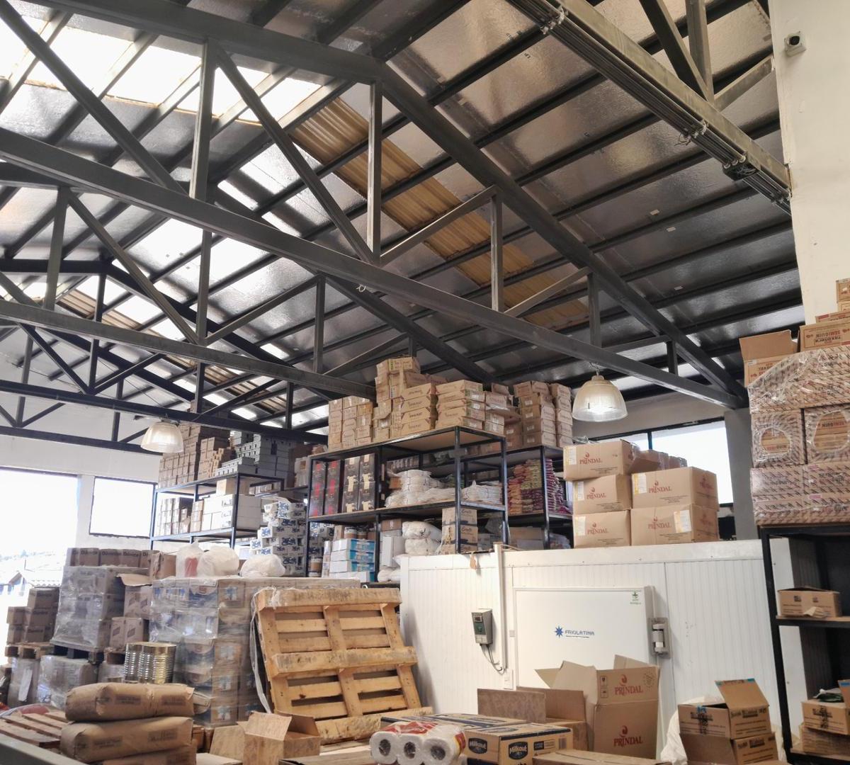 Amplio Galpón en Venta en Dina Huapi con Showroom, Depósito 5