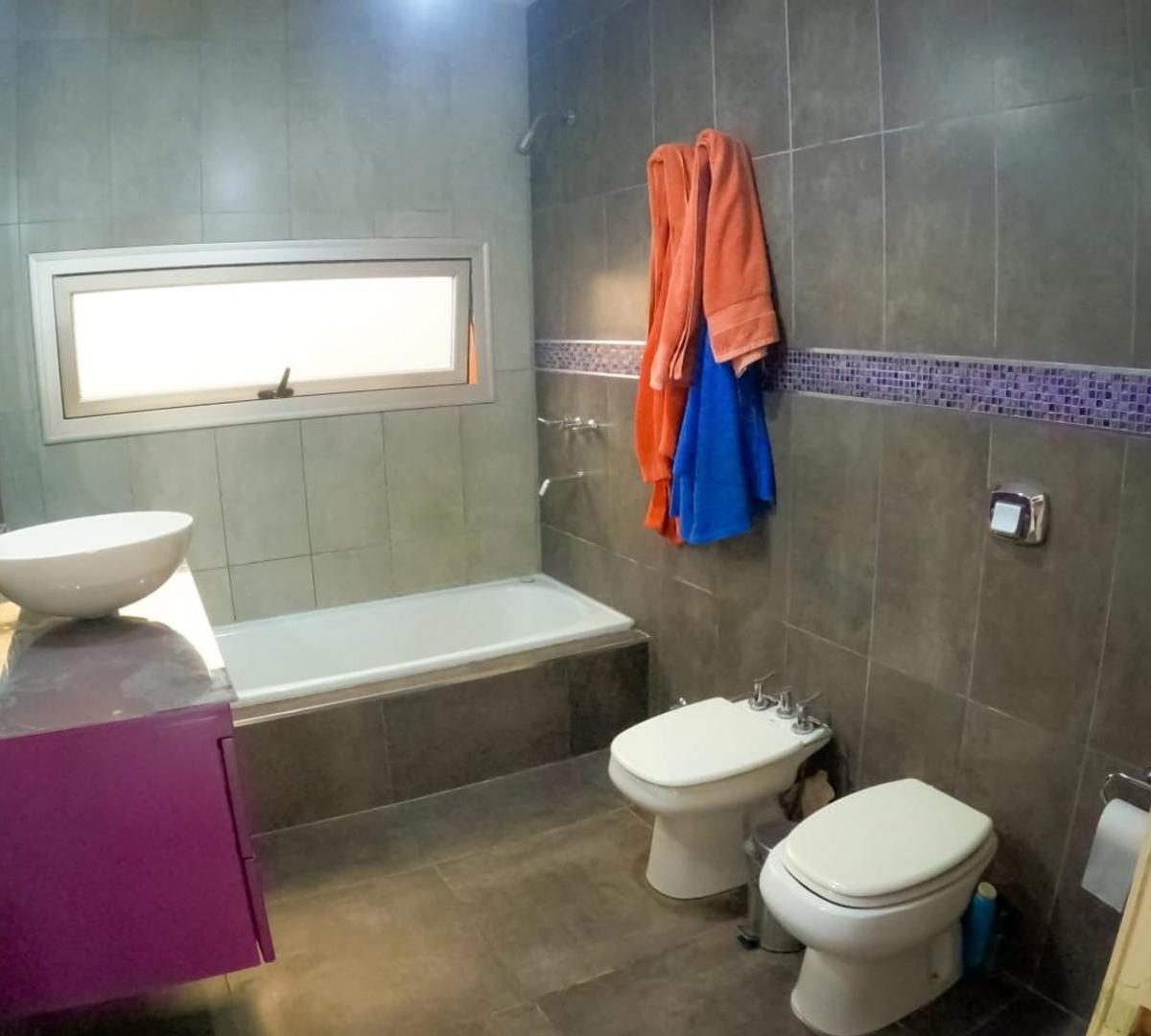 Casa en Corral de Barrancas - Hermosa Oportunidad 2