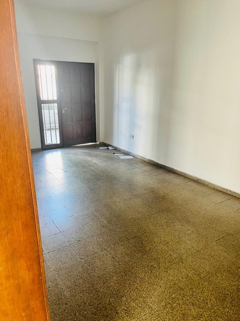 vendo dpto 2 dormitorios avellaneda esquina Baigorri