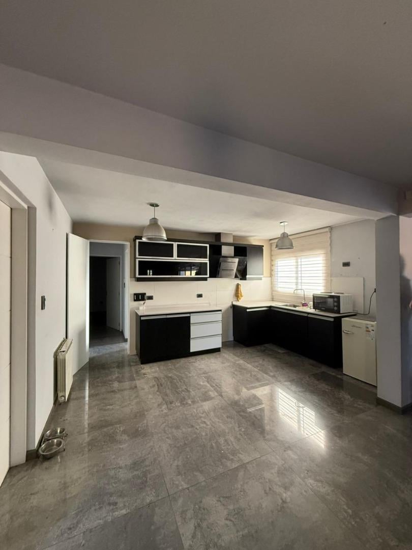 CASA EN VENTA- CONSTUCCIÓN Y MATERIALES DE PRIMERA