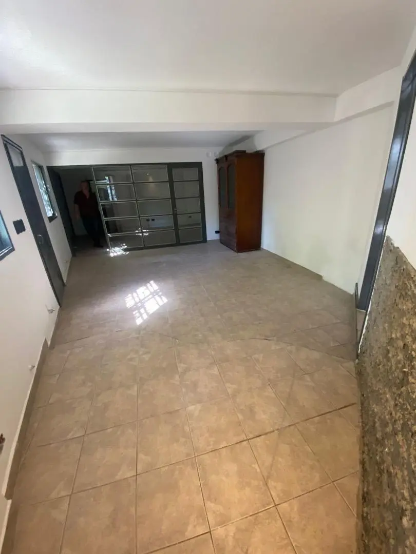 LOCAL COMERCIAL EN ALQUILER CON UBICACIÓN ESTRATÉGICA 4