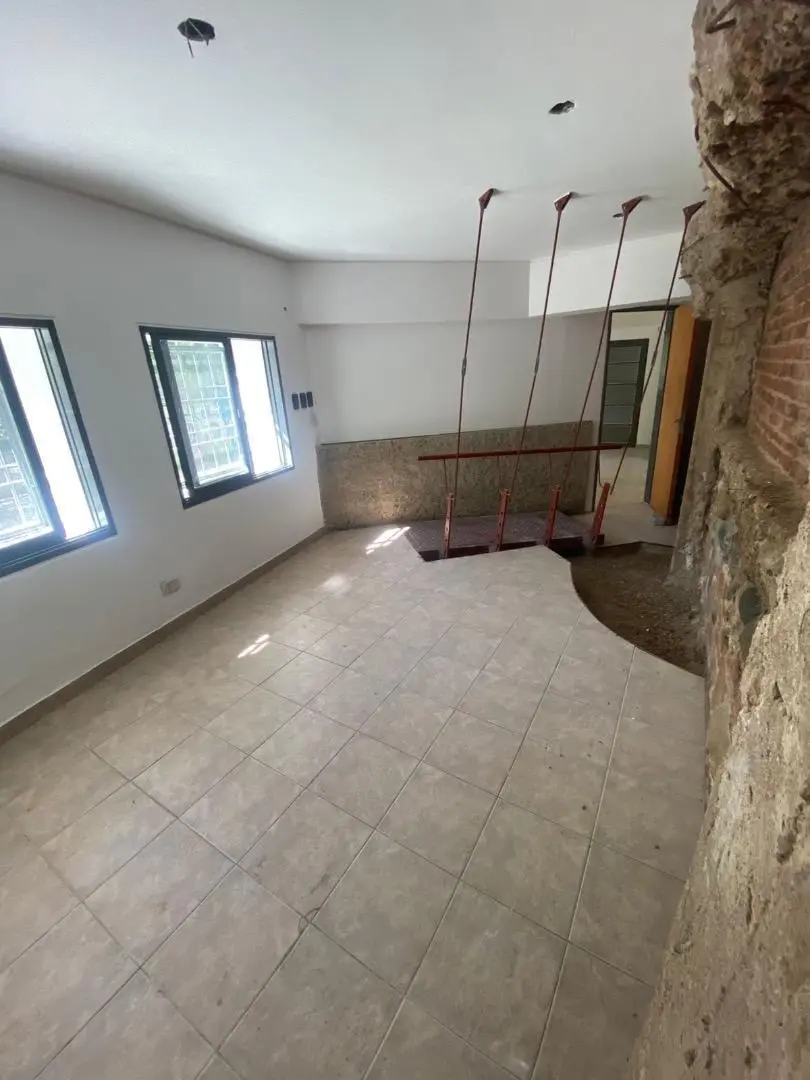 LOCAL COMERCIAL EN ALQUILER CON UBICACIÓN ESTRATÉGICA 2