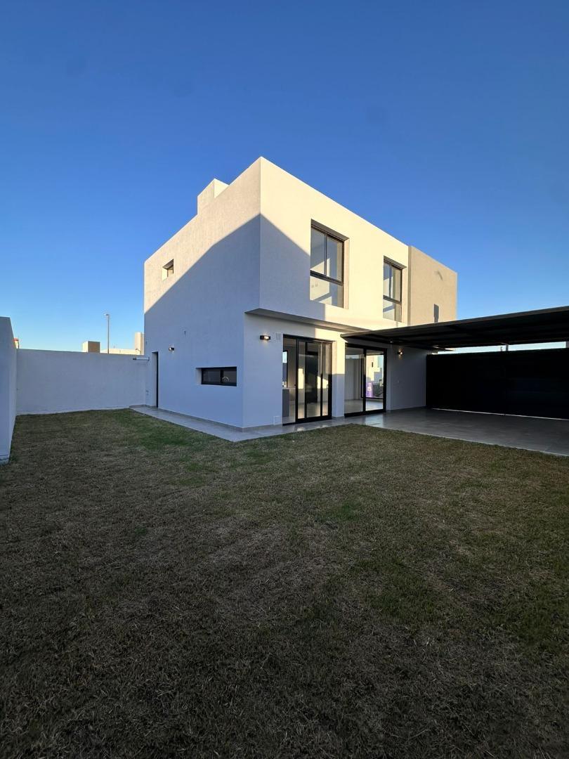 CASA EN RINCONES DE MANANTIALES