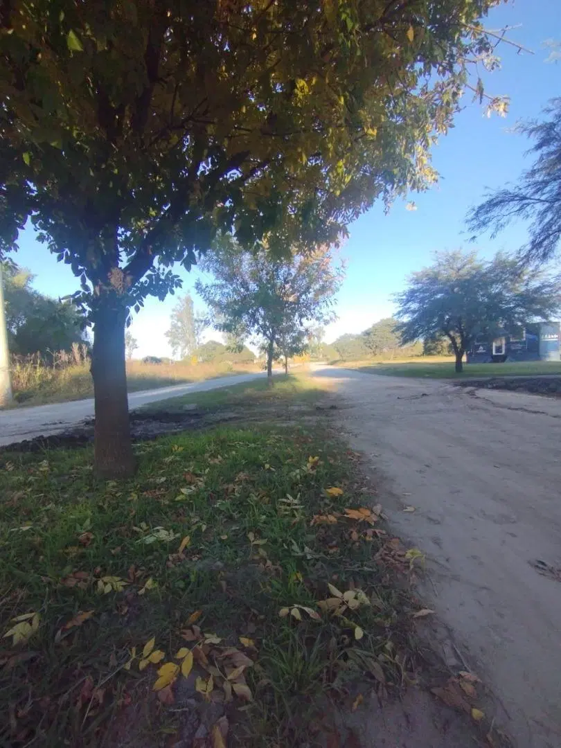 VENDOLote de 300m² en Barrio Cerrado con Seguridad Sin Costo 2