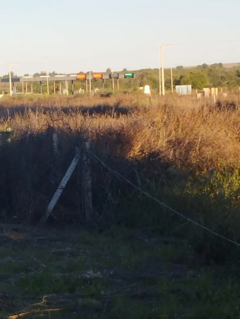 VENDOLote de 300m² en Barrio Cerrado con Seguridad Sin Costo 3