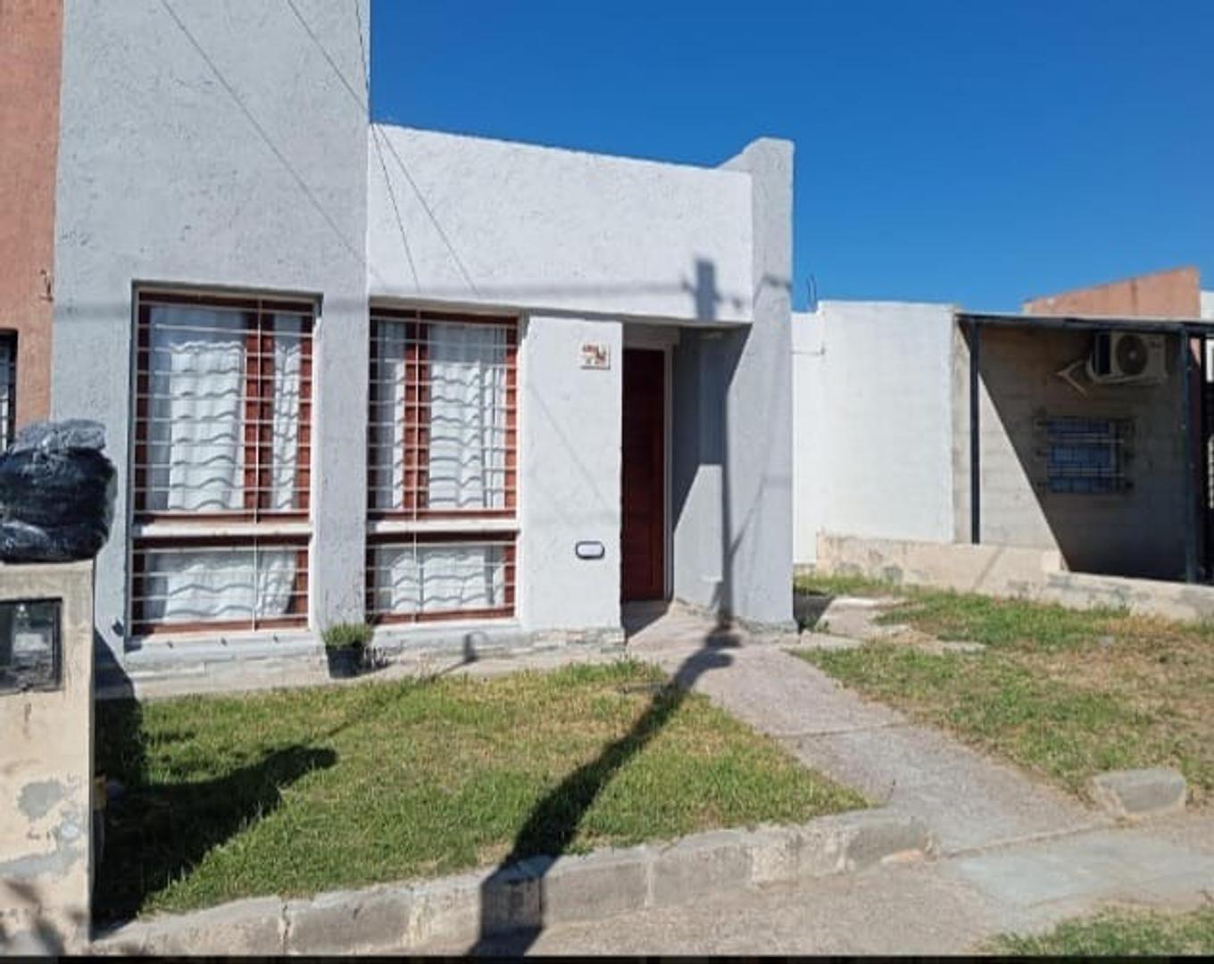 SE VENDE CASA 2 DORMITORIOS Bº CARRARA DE HORIZONTE
