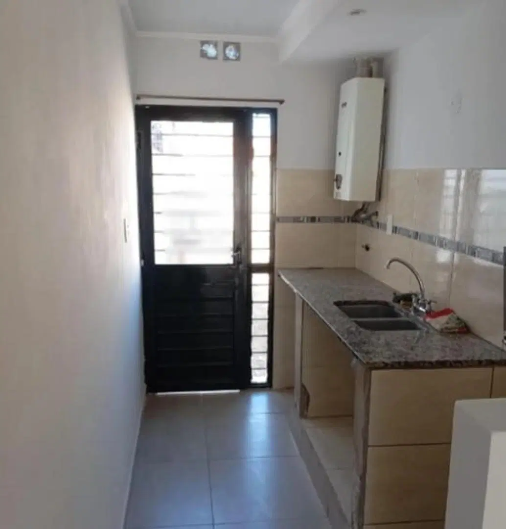 SE VENDE CASA 2 DORMITORIOS Bº CARRARA DE HORIZONTE 5
