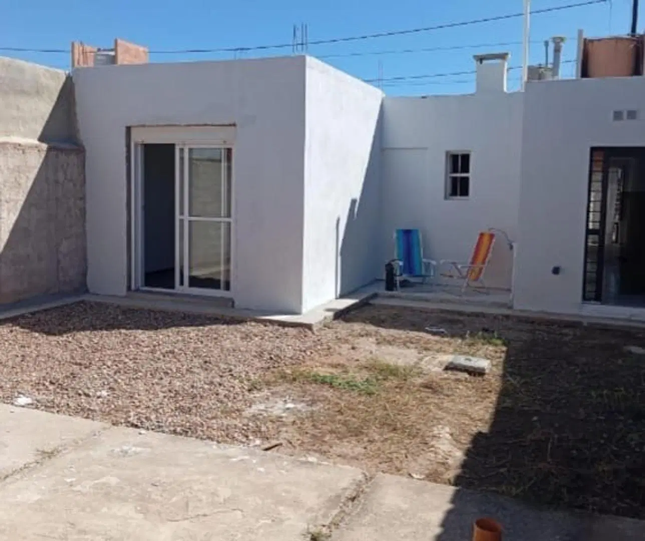 SE VENDE CASA 2 DORMITORIOS Bº CARRARA DE HORIZONTE 8