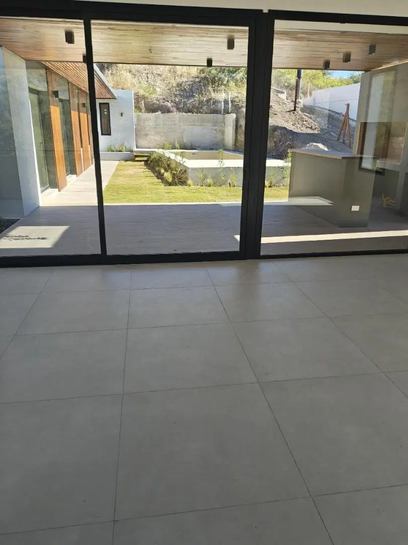 VENDO CASA MODERNA FUNCIONAL, LUMINOSA  VISTAS PRIVILEGIADA 3