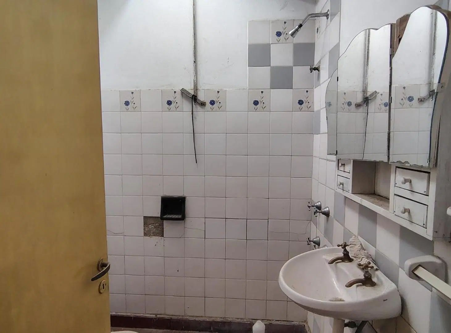 VENTA CASA MAS DOS DEPARTAMENTOS EN BARRIO JARDIN DEL PILAR 5