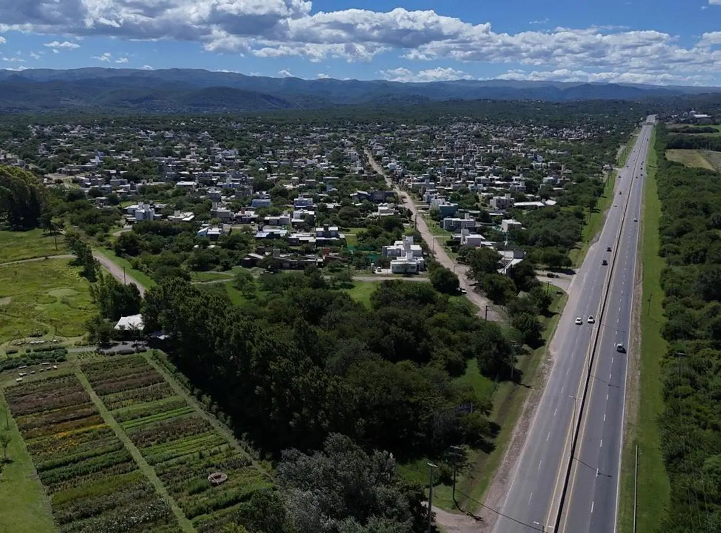 TERRENO EN VENTA 800 mts Villa Catalina 1era etapa 1