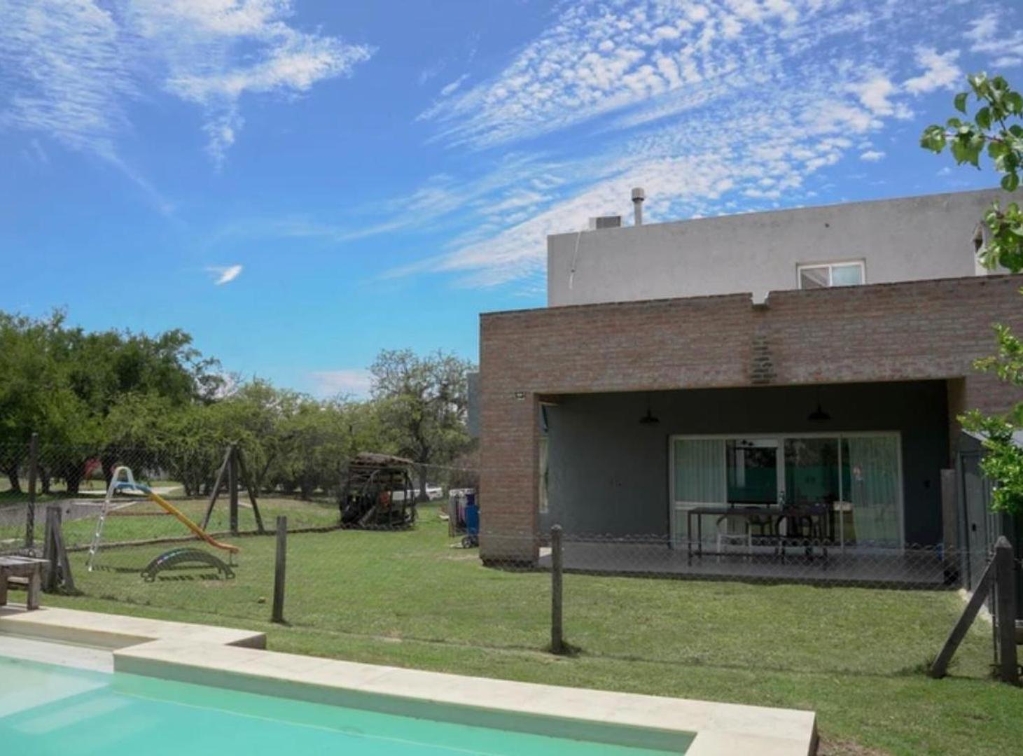 CASA DE 320 M2 CUB 4 DORMITORIOS LAS CAÑITAS APTA CREDITO