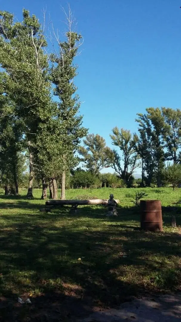 VENDO terreno en ANISACATE con MEJORAS 2