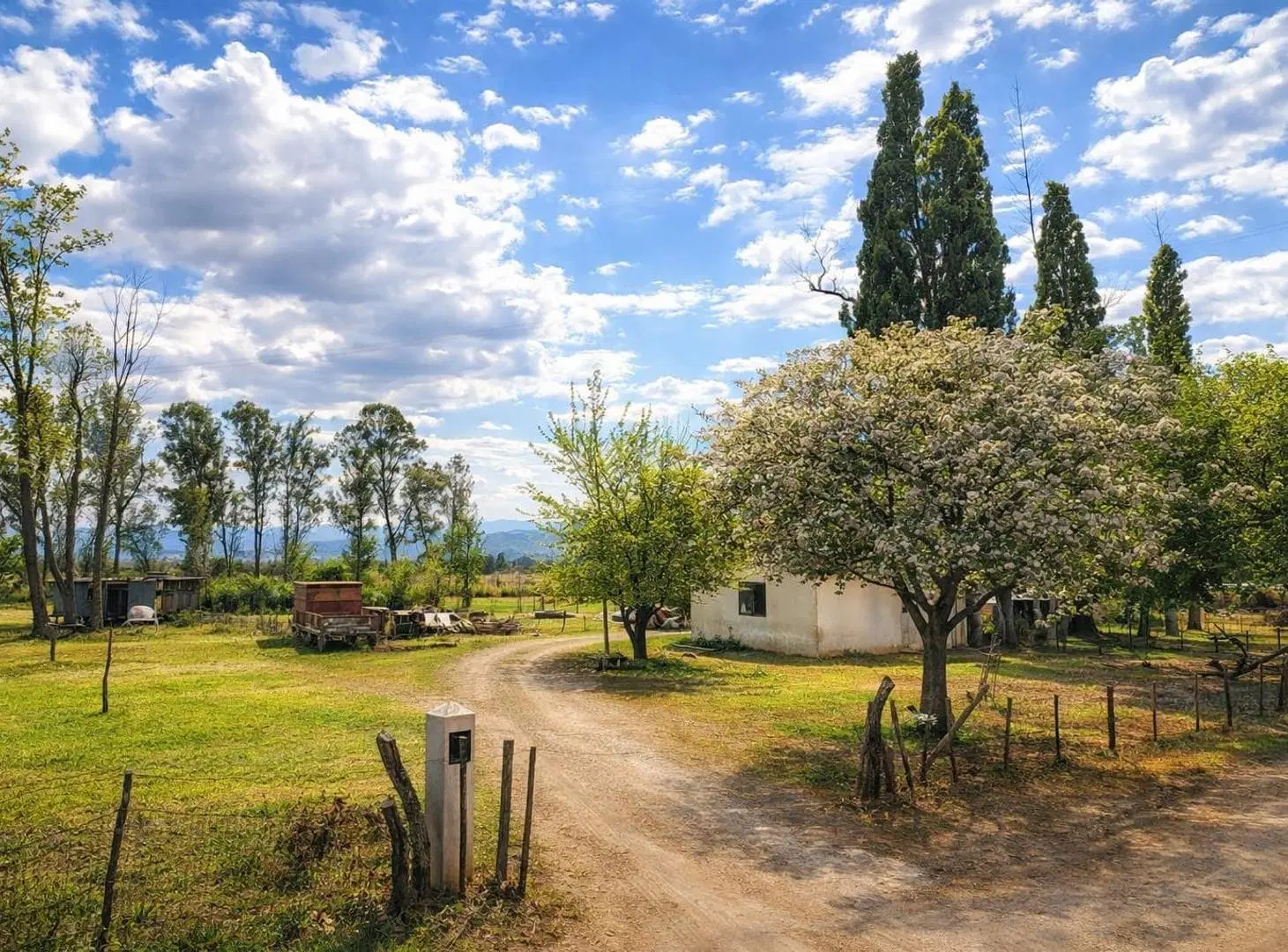 VENDO terreno en ANISACATE con MEJORAS 5