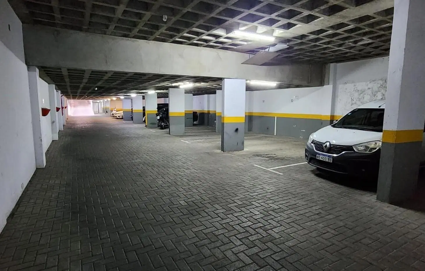 ALQUILER / VENTA COCHERA EN CENTRO DE CORDOBA 1