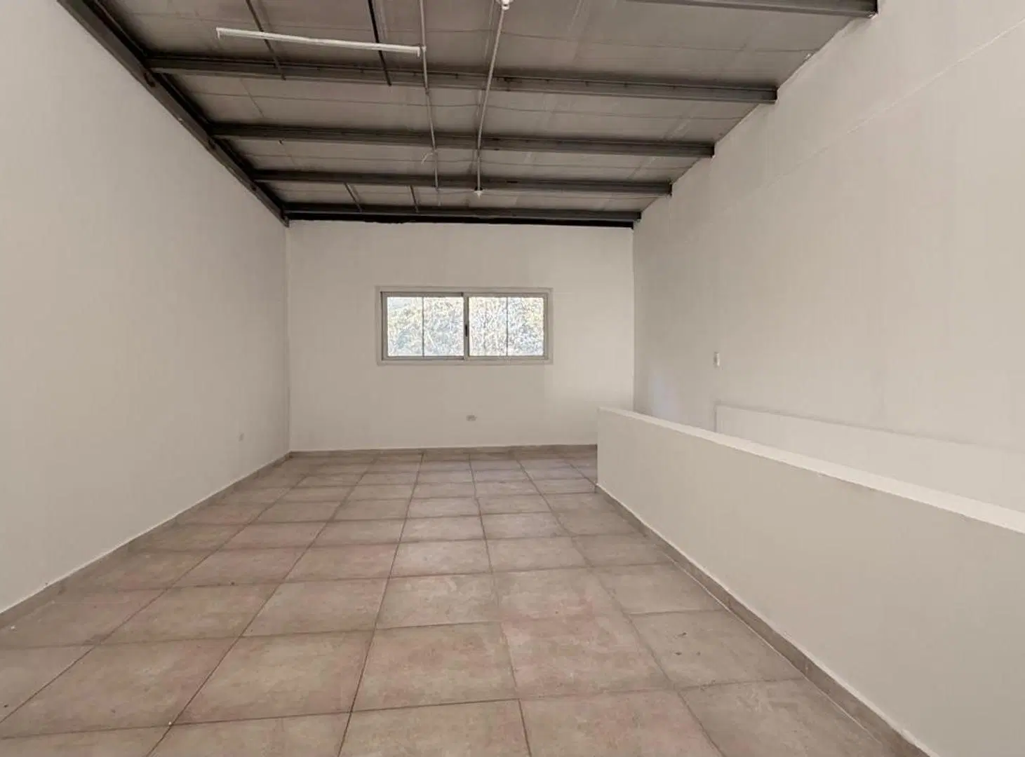 LOCAL COMERCIAL EN ALQUILER – AV. D. ÁLVAREZ 9956 2