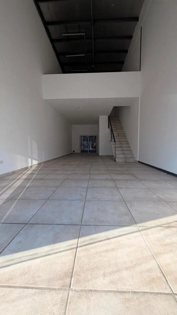 LOCAL COMERCIAL EN ALQUILER – AV. D. ÁLVAREZ 9956 1