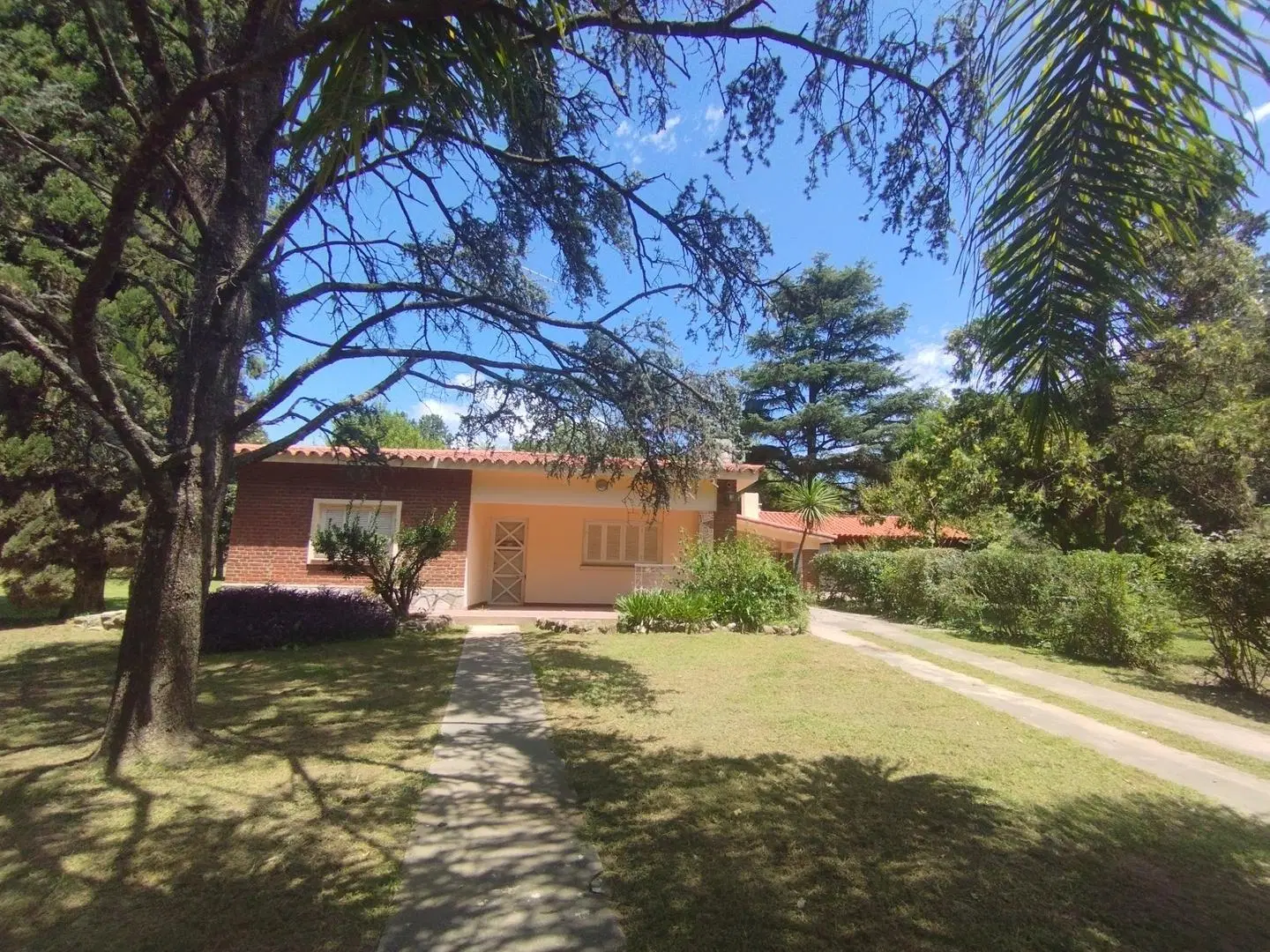 VENDO Casa con Quincho Premium, Pileta y Gran Parque 3