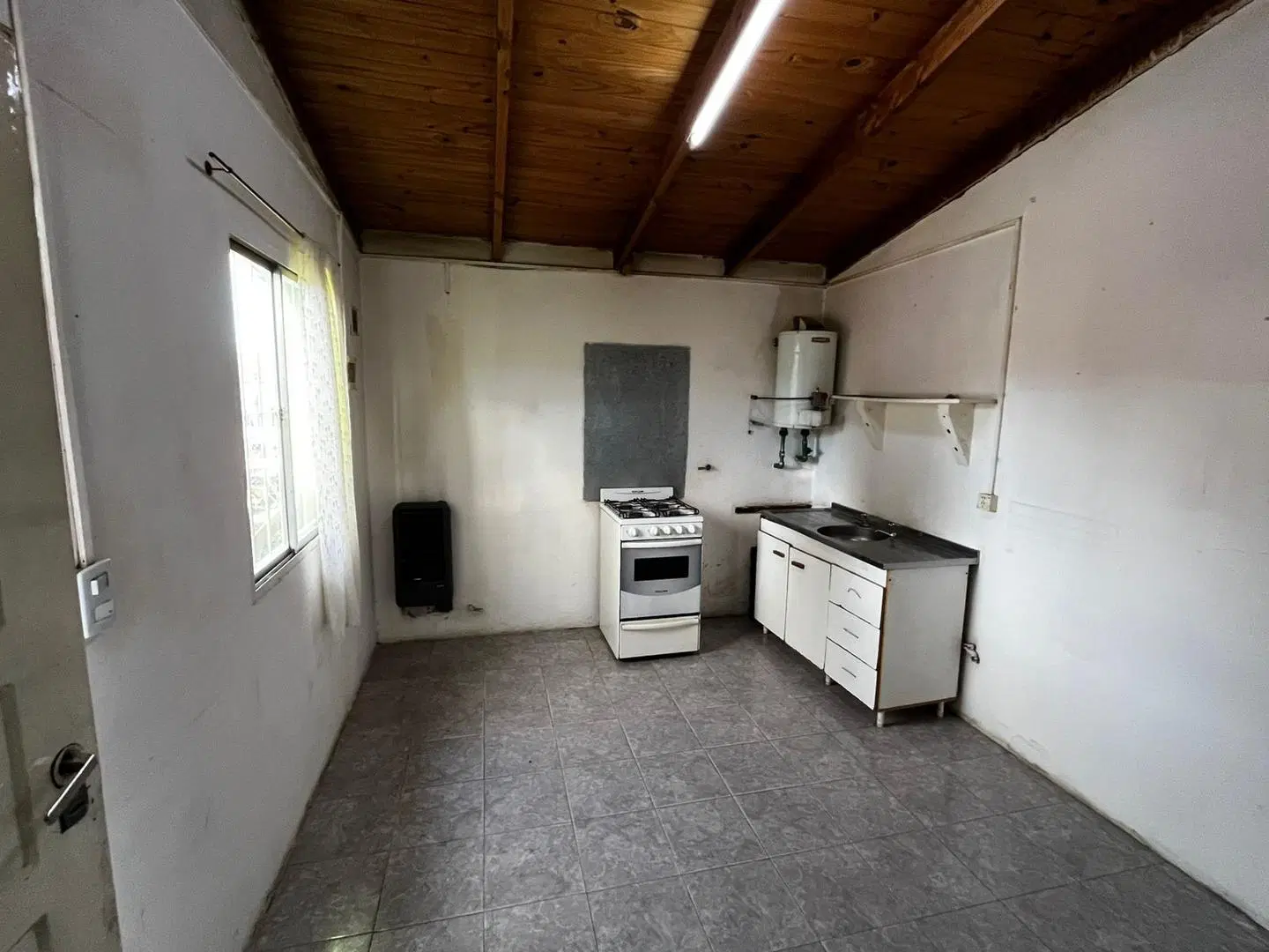 Casa en Alquiler de 1 Habitación y Patio en Barrio Frutillar 2