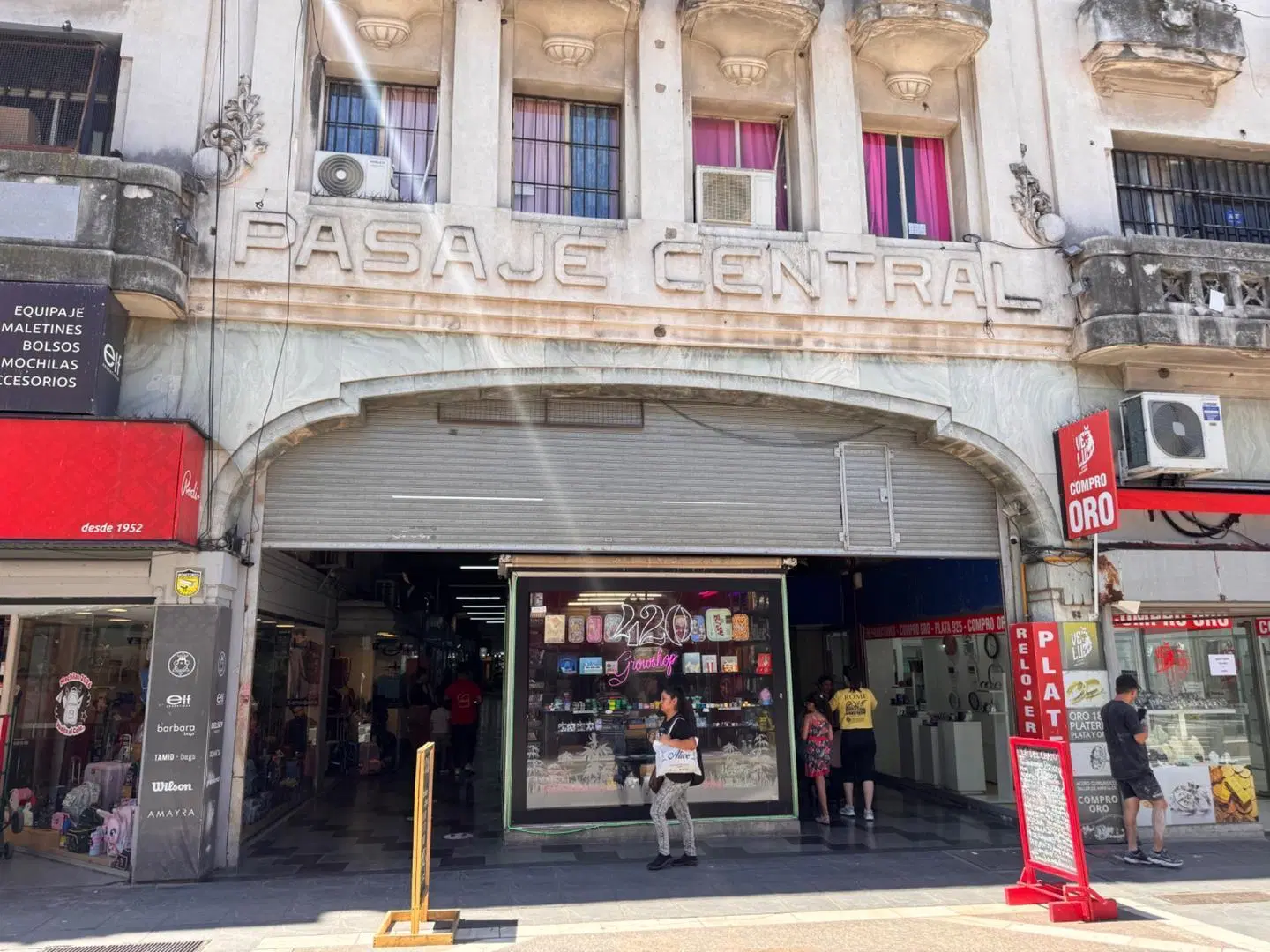OFICINA EN VENTA PASAJE CENTRAL 3