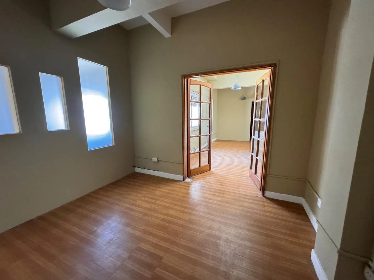 OFICINA EN VENTA PASAJE CENTRAL 7